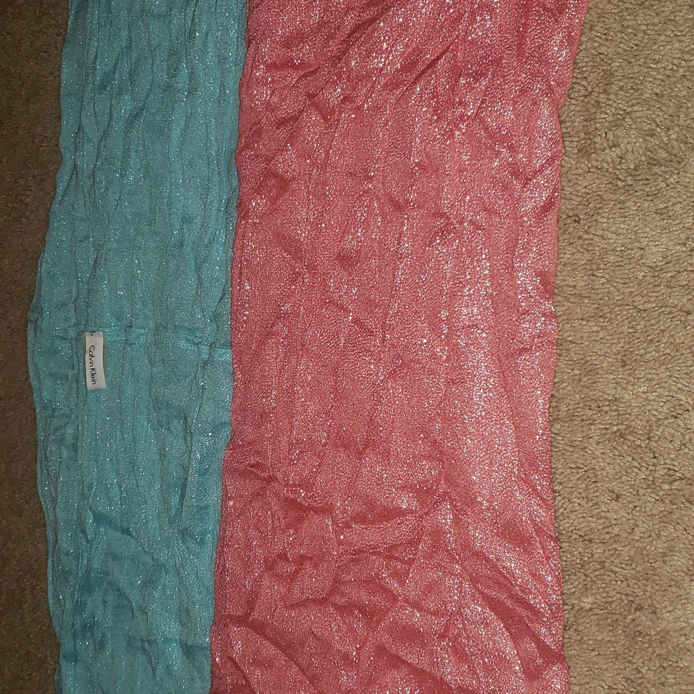Scarfs - Picture 3 of 9